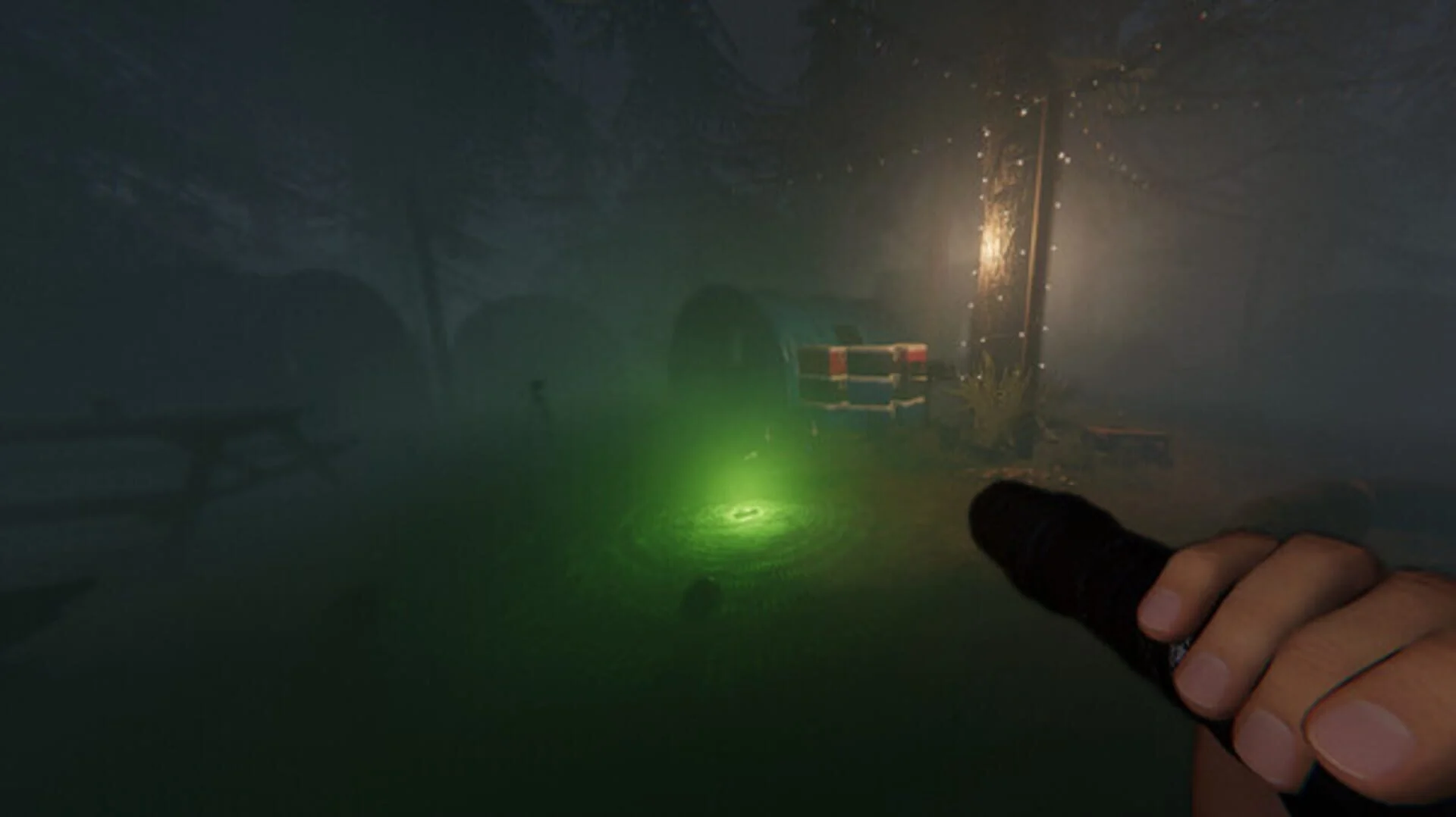 Phasmophobia co-op gameplay: players investigating haunted location