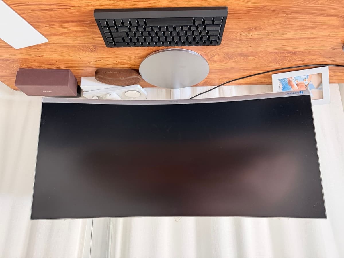 Epomaker HE68 Lite 65% keyboard set up in front of a Samsung curved ultrawide gaming monitor