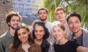 The Wheel Of Time cast gather for a selfie